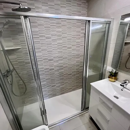 Apartment Gatu Lucero, Preferente Mayores De 25 Anos Y Familias *